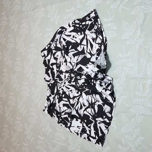 Dynamite Shorts - Picture 3 of 6